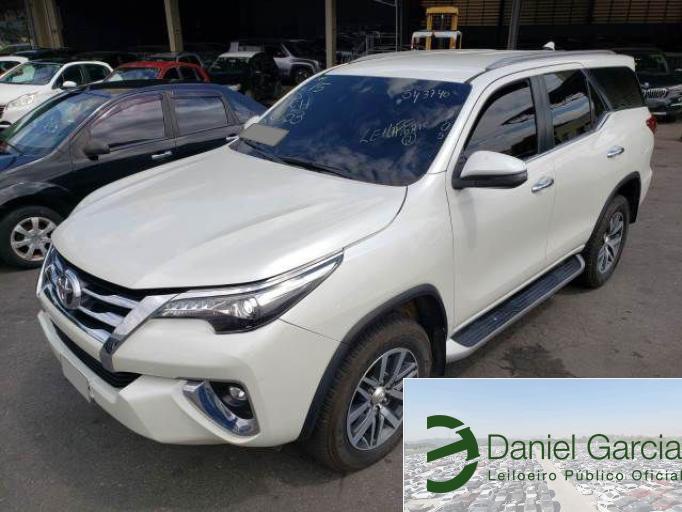 TOYOTA HILUX SW4 18/18